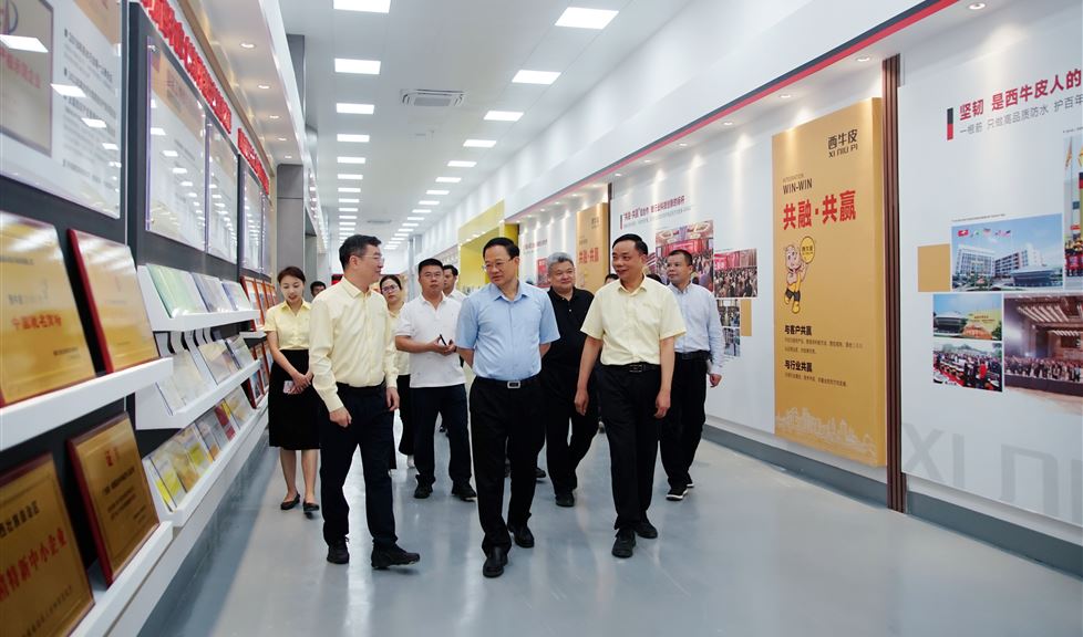 南寧市人大常委會主任、黨組書記馮學軍帶隊到西牛皮防水（南寧）科技園開展調(diào)研