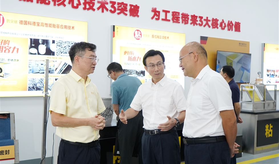 西牛皮（南寧）科技園迎來南寧市人大常委會主任、黨組書記黃中賢一行