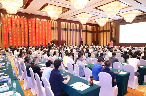 西牛皮防水亮相2025山東造紙產(chǎn)業(yè)“四新”技術(shù)交流及推廣會議，全場景防水防護方案引關(guān)注